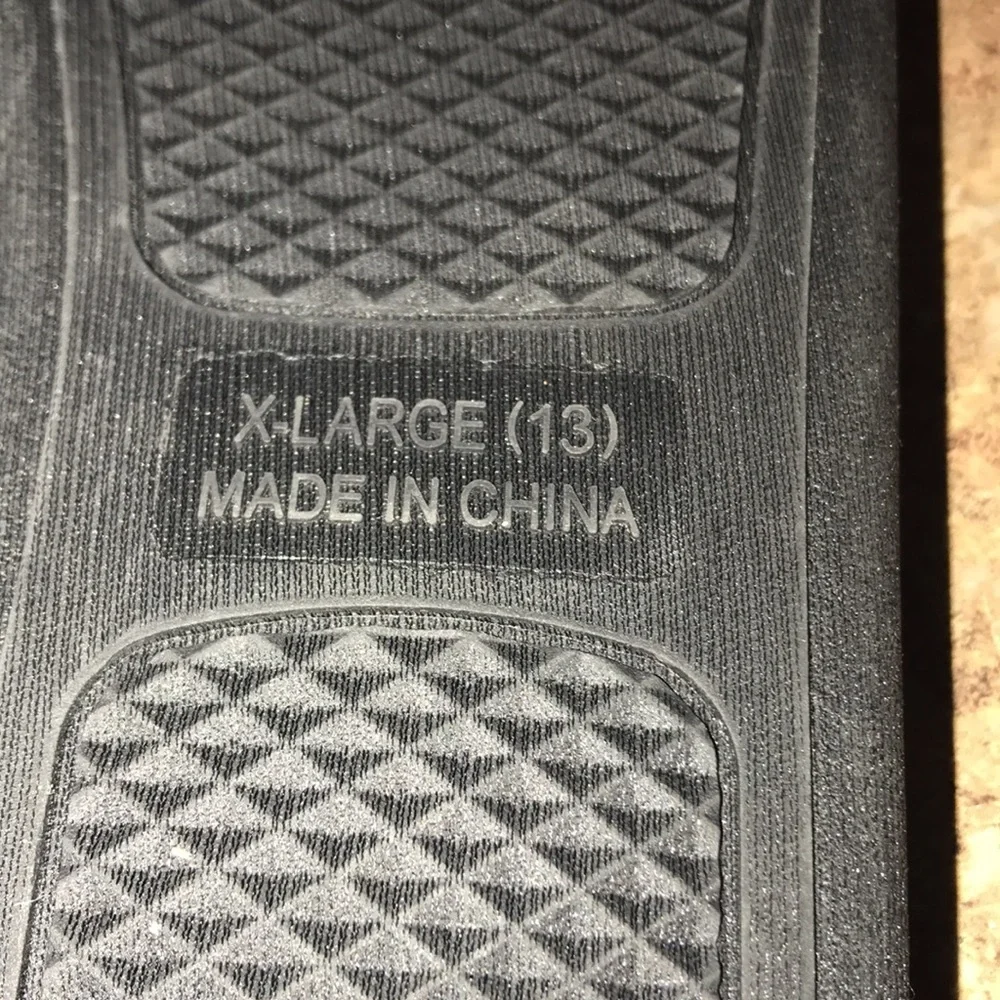 NWOT Men’s True Religion Slippers